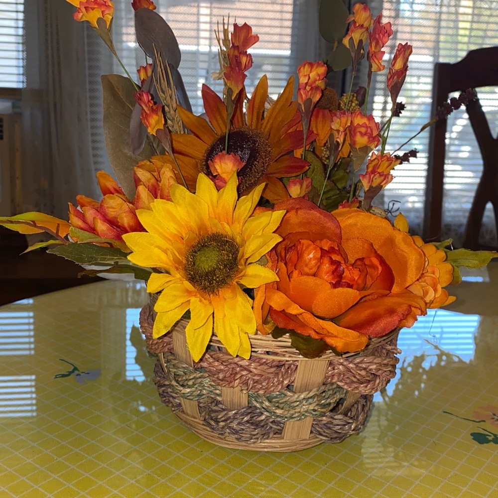 Fall Thanksgiving Flower Arrangement Basket * Free Gift With Purchase *
